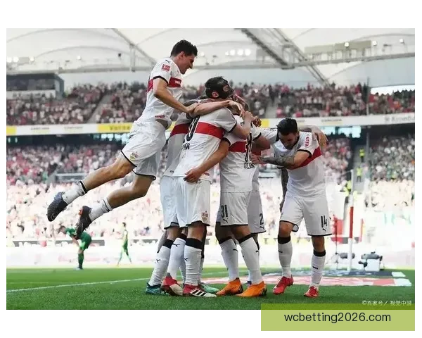 斯图加特球迷愤怒抛折叠椅事件引发多特球员受惊风波