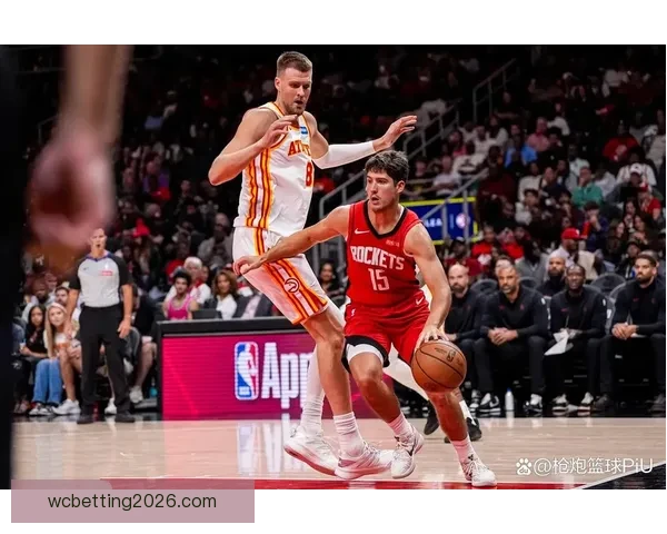 波神首节突发背部不适状态成疑背靠背对阵老鹰或将缺席比赛引发关注